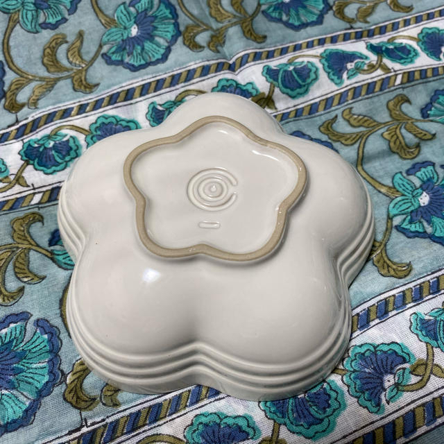 LE CREUSET(ルクルーゼ)のLE CREUSET small flower dish インテリア/住まい/日用品のキッチン/食器(食器)の商品写真