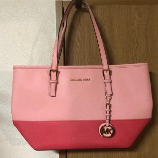 マイケルコース(Michael Kors)のマイケルコース ピンク　バッグ　トートバッグ　ハンドバッグ(ハンドバッグ)