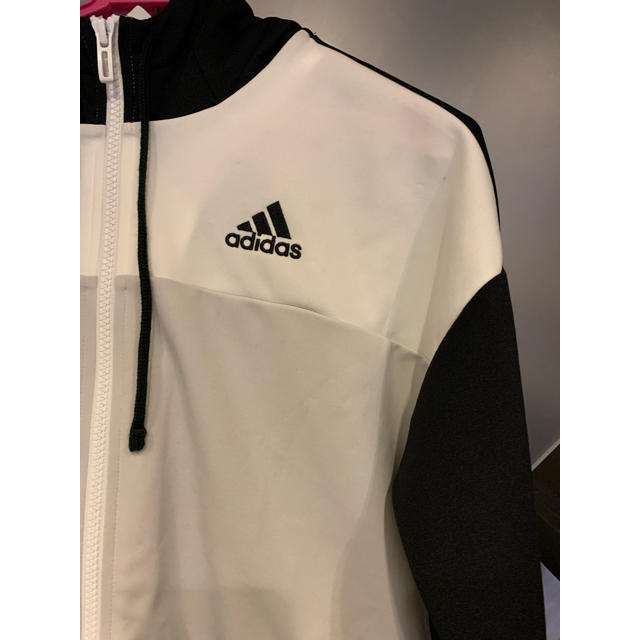 adidas(アディダス)のadidasパーカー レディースのトップス(パーカー)の商品写真