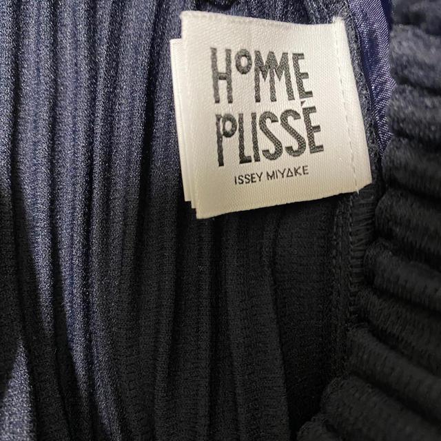 PLEATS PLEASE ISSEY MIYAKE(プリーツプリーズイッセイミヤケ)の最終値下げissey miyake プリーツパンツ　 レディースのパンツ(カジュアルパンツ)の商品写真