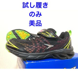 アキレス(Achilles)の瞬足　18.5EE 黒　美品（室内にて試し履きのみ）(スニーカー)