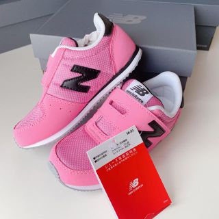 ニューバランス(New Balance)の16.0 新品 ニューバランス スニーカー 220 ピンク ブラック キッズ(スニーカー)