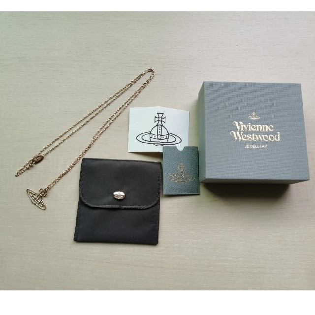 Vivienne Westwood(ヴィヴィアンウエストウッド)の【vivian westwood】フラットオーブペンダント【新品・未使用】 レディースのアクセサリー(ネックレス)の商品写真