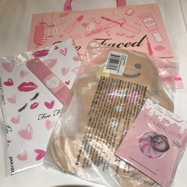 Too Faced(トゥフェイス)の【新品】トゥーフェイスド　ノベルティ　クリスマスコフレ　too faced コスメ/美容のベースメイク/化粧品(その他)の商品写真