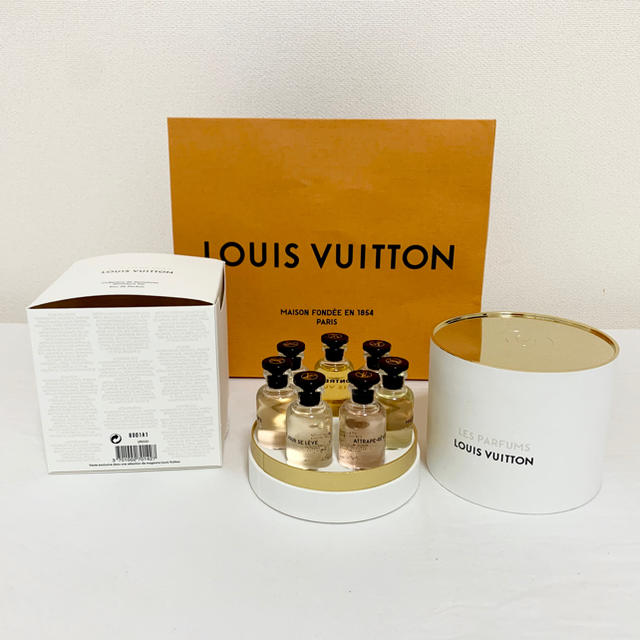 LOUIS VUITTON(ルイヴィトン)のもこ様専用 新品未使用 ルイヴィトン 香水 ミニチュアセット コスメ/美容の香水(香水(女性用))の商品写真