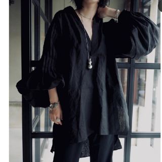 ジョンリンクス(jonnlynx)のjunmikami☆ジュンミカミ tuck sleeve blouse   黒(シャツ/ブラウス(長袖/七分))