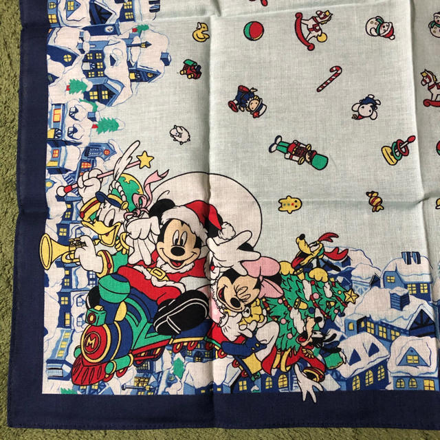 Disney(ディズニー)の★SORA loha様専用★新品★ディズニーバンダナ★クリスマス柄★ レディースのファッション小物(バンダナ/スカーフ)の商品写真