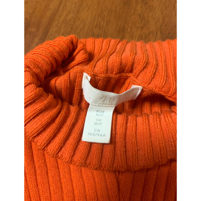 H&H(エイチアンドエイチ)のH&M オレンジタートルネックニット レディースのトップス(ニット/セーター)の商品写真