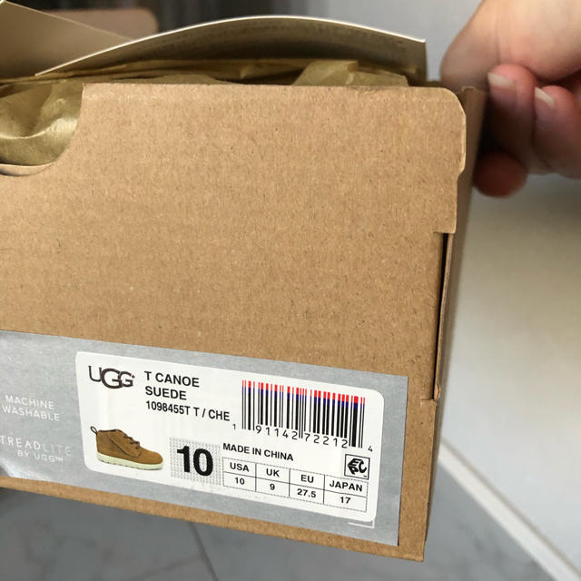 UGG(アグ)の新品　未使用　UGG キッズ キッズ/ベビー/マタニティのキッズ靴/シューズ(15cm~)(ブーツ)の商品写真