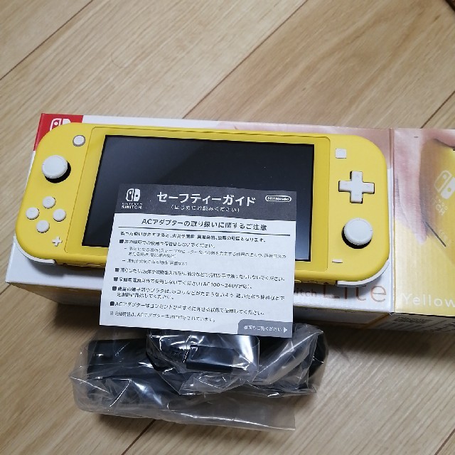 Nintendo Switch(ニンテンドースイッチ)の送料無料 未使用 switch lite スイッチ  エンタメ/ホビーのゲームソフト/ゲーム機本体(携帯用ゲーム機本体)の商品写真