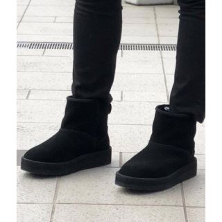 アパルトモンドゥーズィエムクラス(L'Appartement DEUXIEME CLASSE)の新品　SUICOKE スイコック　ムートンブーツ　黒　サイズ6(ブーツ)