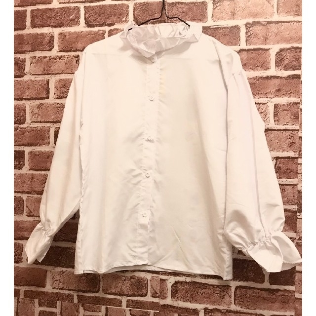 dholic(ディーホリック)のキレイ目フリル付きシャツ　白シャツ　韓国ファッション レディースのトップス(シャツ/ブラウス(長袖/七分))の商品写真