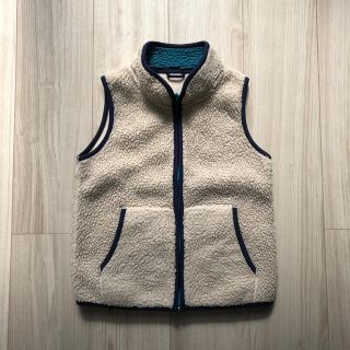 ユニクロ(UNIQLO)のユニクロ　ベスト　130センチ(ジャケット/上着)