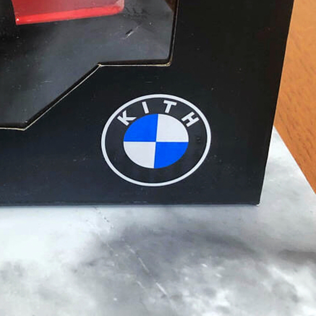 BMW(ビーエムダブリュー)のKITH BMW M3 E30 DIECAST REPLICA エンタメ/ホビーのおもちゃ/ぬいぐるみ(ミニカー)の商品写真