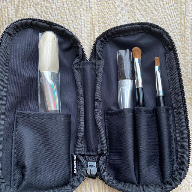 shu uemura(シュウウエムラ)の新品　shu uemura 化粧筆　ポーチ コスメ/美容のコスメ/美容 その他(その他)の商品写真