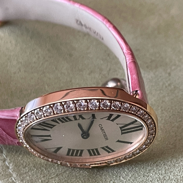 Cartier(カルティエ)の極美品 カルティエ  新型ベニュワール SM PGダイヤモデル 保証書ケース レディースのファッション小物(腕時計)の商品写真