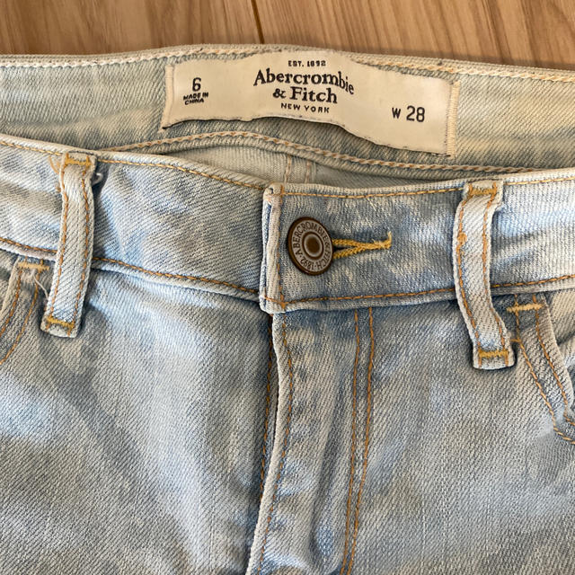 Abercrombie&Fitch(アバクロンビーアンドフィッチ)のアバクロレディーススキニージーンズw28 レディースのパンツ(デニム/ジーンズ)の商品写真