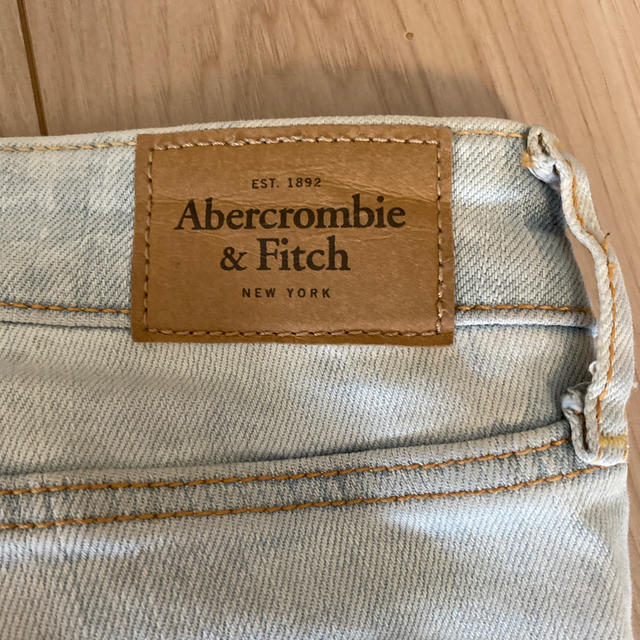 Abercrombie&Fitch(アバクロンビーアンドフィッチ)のアバクロレディーススキニージーンズw28 レディースのパンツ(デニム/ジーンズ)の商品写真