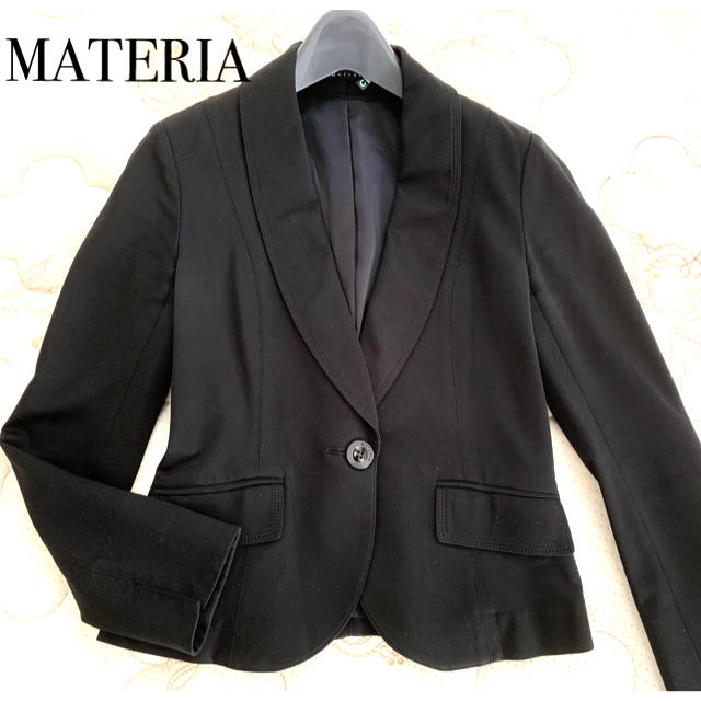 MATERIA(マテリア)の美品マテリアミラノ高級ジャケットスーツ黒38エポカアドーアセオリーシャネル レディースのフォーマル/ドレス(スーツ)の商品写真