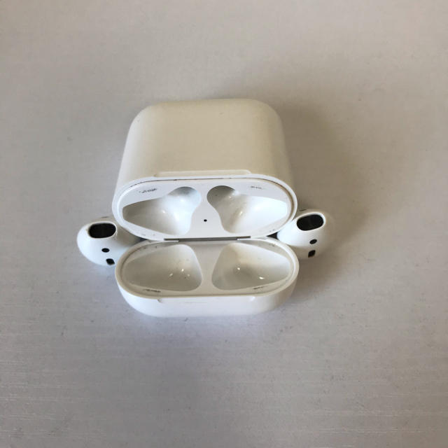 Apple AirPods 第一世代 2