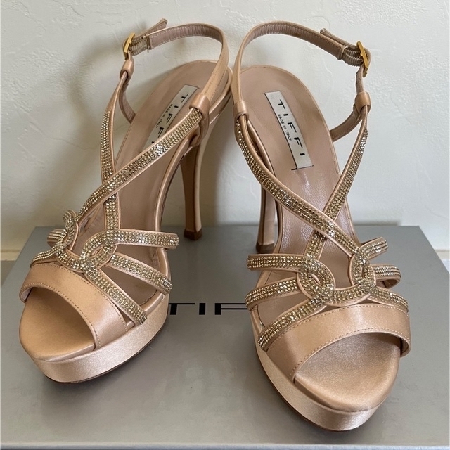 JIMMY CHOO(ジミーチュウ)のイタリアブランド【TIFFI】ビジューサンダル 新品未使用 レディースの靴/シューズ(サンダル)の商品写真