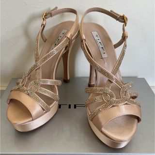 ジミーチュウ(JIMMY CHOO)のイタリアブランド【TIFFI】ビジューサンダル 新品未使用(サンダル)