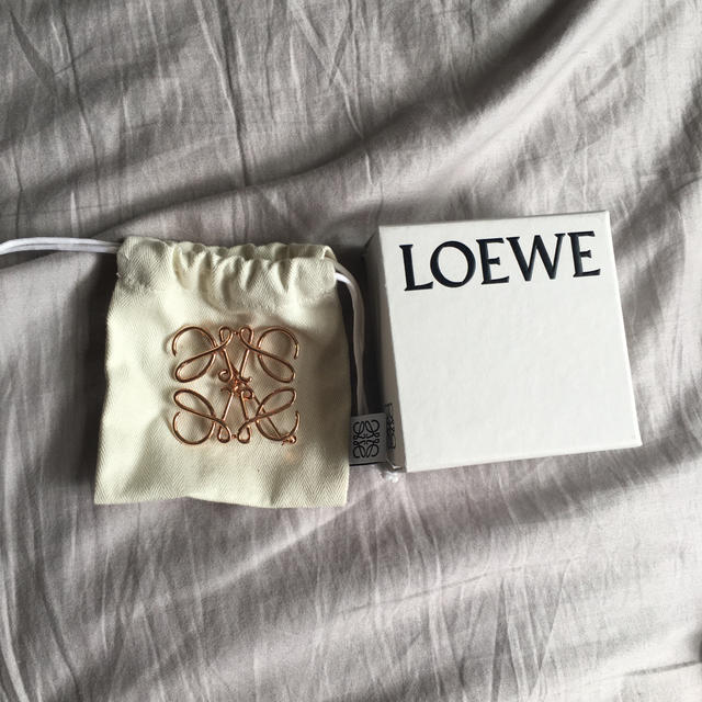 LOEWE(ロエベ)の専用 レディースのアクセサリー(ブローチ/コサージュ)の商品写真