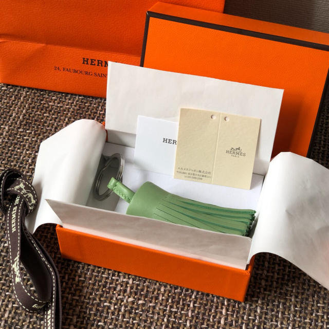 Hermes(エルメス)のsale！新品未使用 エルメス カルメン  キーホルダー  レディースのアクセサリー(チャーム)の商品写真