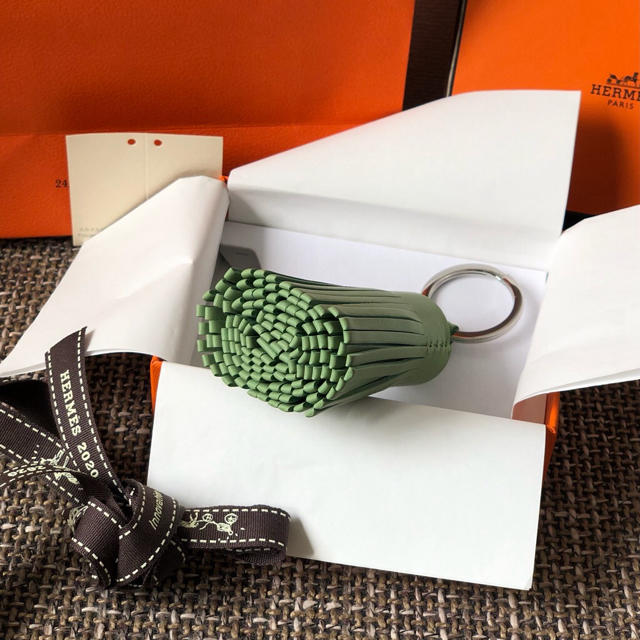 Hermes(エルメス)のsale！新品未使用 エルメス カルメン  キーホルダー  レディースのアクセサリー(チャーム)の商品写真