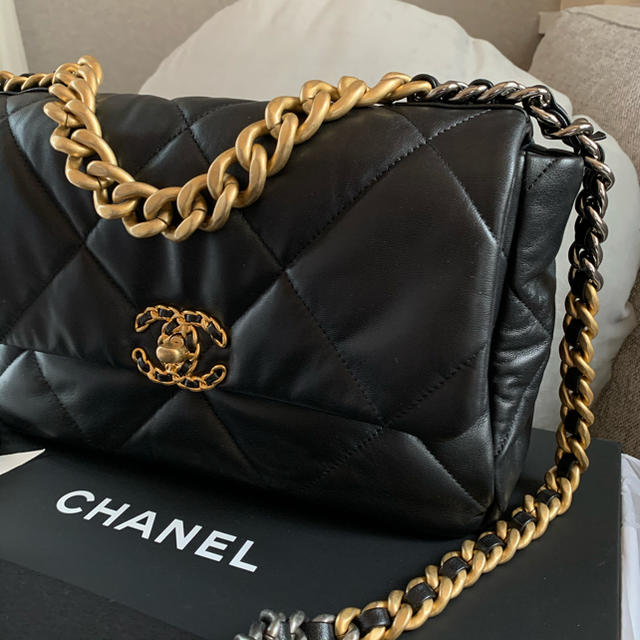 CHANELバッグ新品未使用CHANEL19 ラージフラップバッグ大人気のブラック☆入手困難