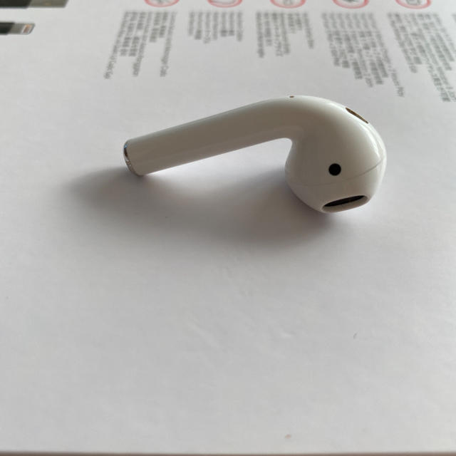 Apple(アップル)のAirPods 第2世代 右 R 純正品 スマホ/家電/カメラのオーディオ機器(ヘッドフォン/イヤフォン)の商品写真