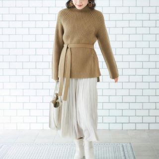 ルクールブラン(le.coeur blanc)の新品✨定価10450円　ルクールブラン　丈長めのお洒落なニット　ベージュ系大特価(ニット/セーター)