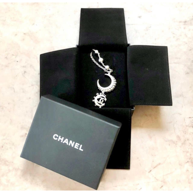 CHANEL(シャネル)のCHANEL 未使用 入手困難品 ドバイコレクション ココムーン三日月ネックレス レディースのアクセサリー(ネックレス)の商品写真