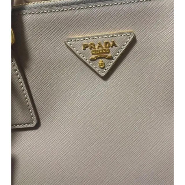 PRADA(プラダ)のプラダ  サフィアーノバック　正規品 レディースのバッグ(トートバッグ)の商品写真