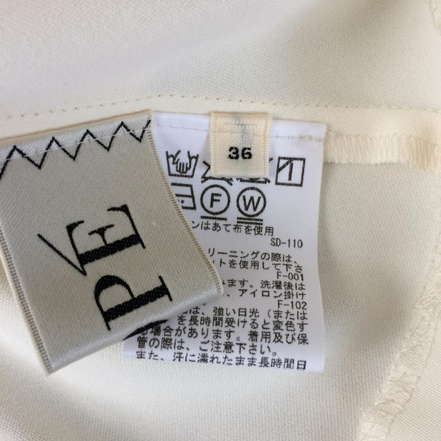 ROPE’(ロペ)の☆ROPE タックブラウス36未使用品 レディースのトップス(シャツ/ブラウス(長袖/七分))の商品写真