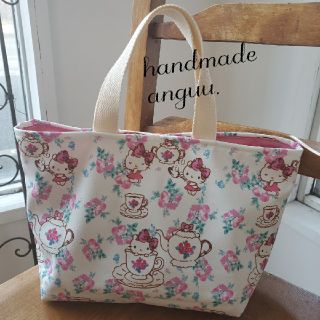 ローラアシュレイ(LAURA ASHLEY)の｛LAURA ASHLEY×ハローキティ｝お散歩bag(バッグ)