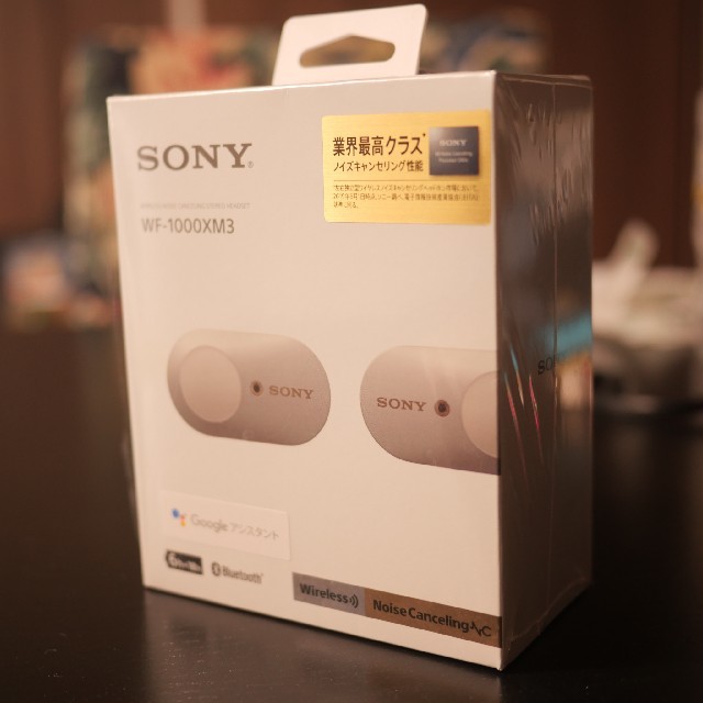 SONY(ソニー)の★新品同様★SONY WF-1000XM3シルバー★おまけ付き★ スマホ/家電/カメラのオーディオ機器(ヘッドフォン/イヤフォン)の商品写真