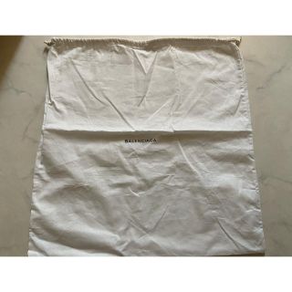 バレンシアガ(Balenciaga)の正方形方の巾着袋です(ポーチ)