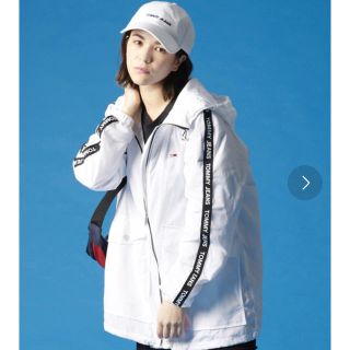 トミーヒルフィガー(TOMMY HILFIGER)のTOMMY JEANS ロゴテープウィンドブレーカー(ナイロンジャケット)