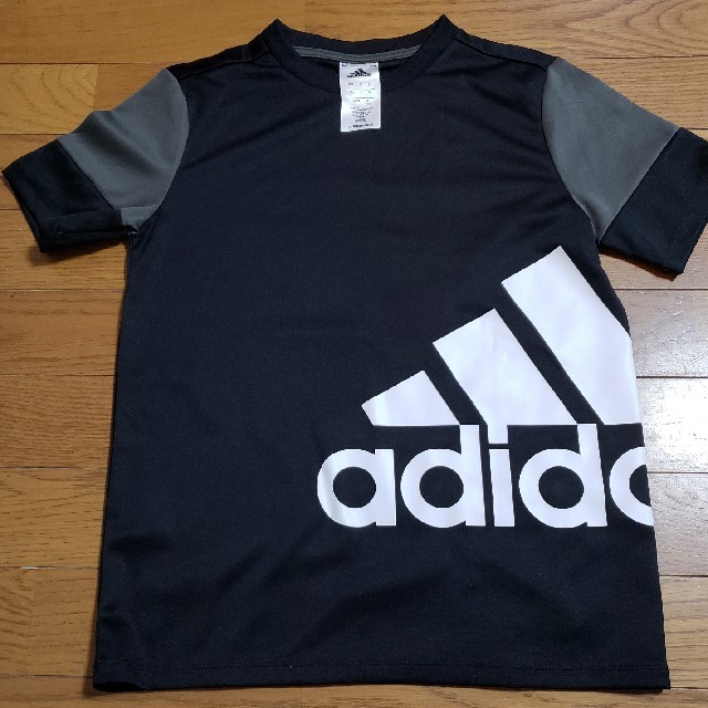 adidas(アディダス)のスポーツブランド４点セット　１４０サイズ キッズ/ベビー/マタニティのキッズ服男の子用(90cm~)(Tシャツ/カットソー)の商品写真