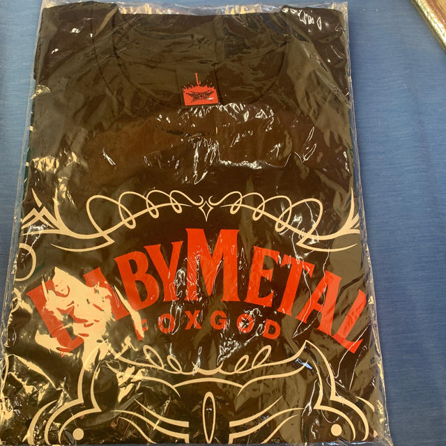 BABYMETAL(ベビーメタル)のbabymetal tシャッ　L 新品　未開封 エンタメ/ホビーのタレントグッズ(ミュージシャン)の商品写真