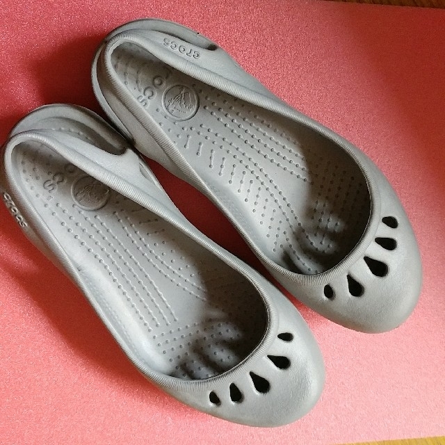 crocs(クロックス)のクロックス マリンディ グレー色 サンダル レディースの靴/シューズ(サンダル)の商品写真