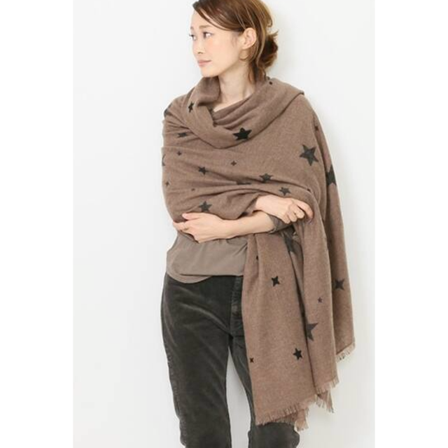 DEUXIEME CLASSE(ドゥーズィエムクラス)の新品タグ付　ドゥーズィエムクラス　DOUCE GLOIRE STAR STOLE レディースのファッション小物(ストール/パシュミナ)の商品写真