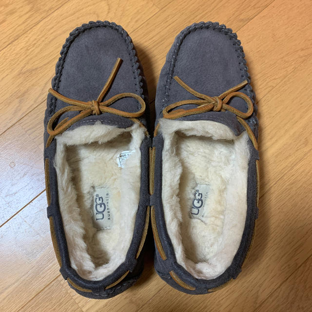 UGG(アグ)のUGG ダコダ　グレー レディースの靴/シューズ(スリッポン/モカシン)の商品写真