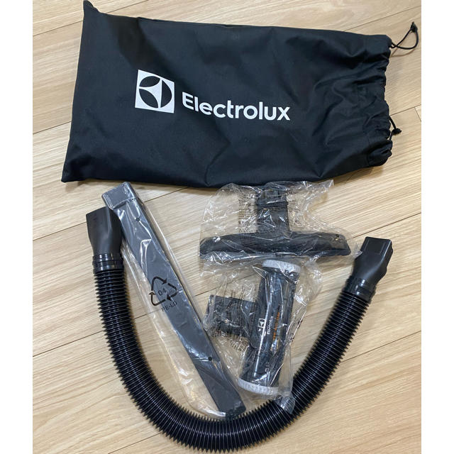 Electrolux(エレクトロラックス)のElectrolux ZB3105AK コードレス　掃除機 スマホ/家電/カメラの生活家電(掃除機)の商品写真