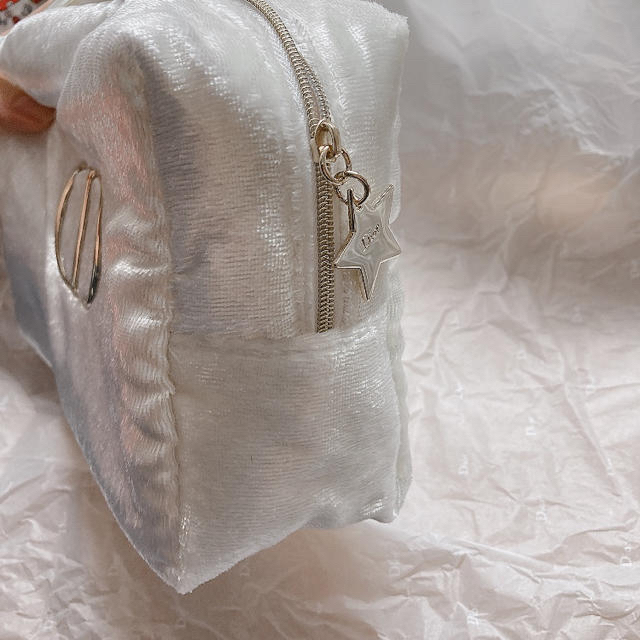 Dior(ディオール)のDior ポーチ 2020クリスマスコフレ 白 ホワイト レディースのファッション小物(ポーチ)の商品写真