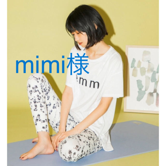 emmi yoga フラワーレギンス