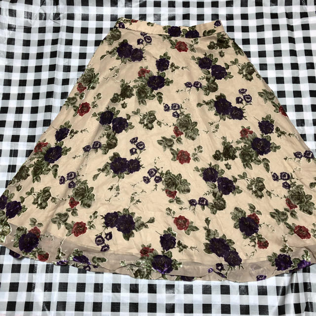 ストロベリーフィールズ   花柄スカート   新品、未使用