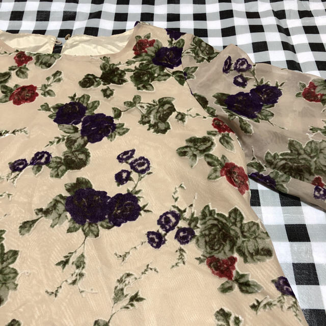 ストロベリーフィールズ 花柄ブラウス 新品、未使用 | www.innoveering.net