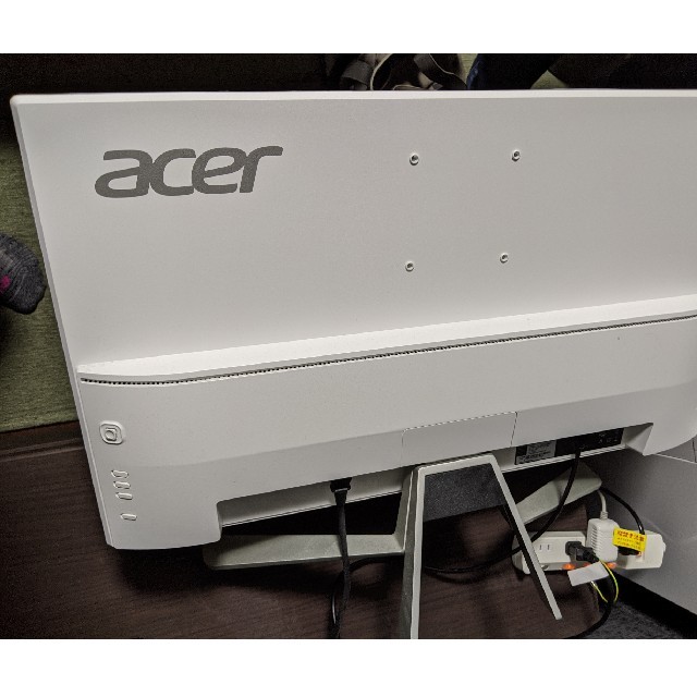 Acer(エイサー)のacer 31インチ　モニター　ET322QKwmiipx　4K対応 スマホ/家電/カメラのPC/タブレット(ディスプレイ)の商品写真